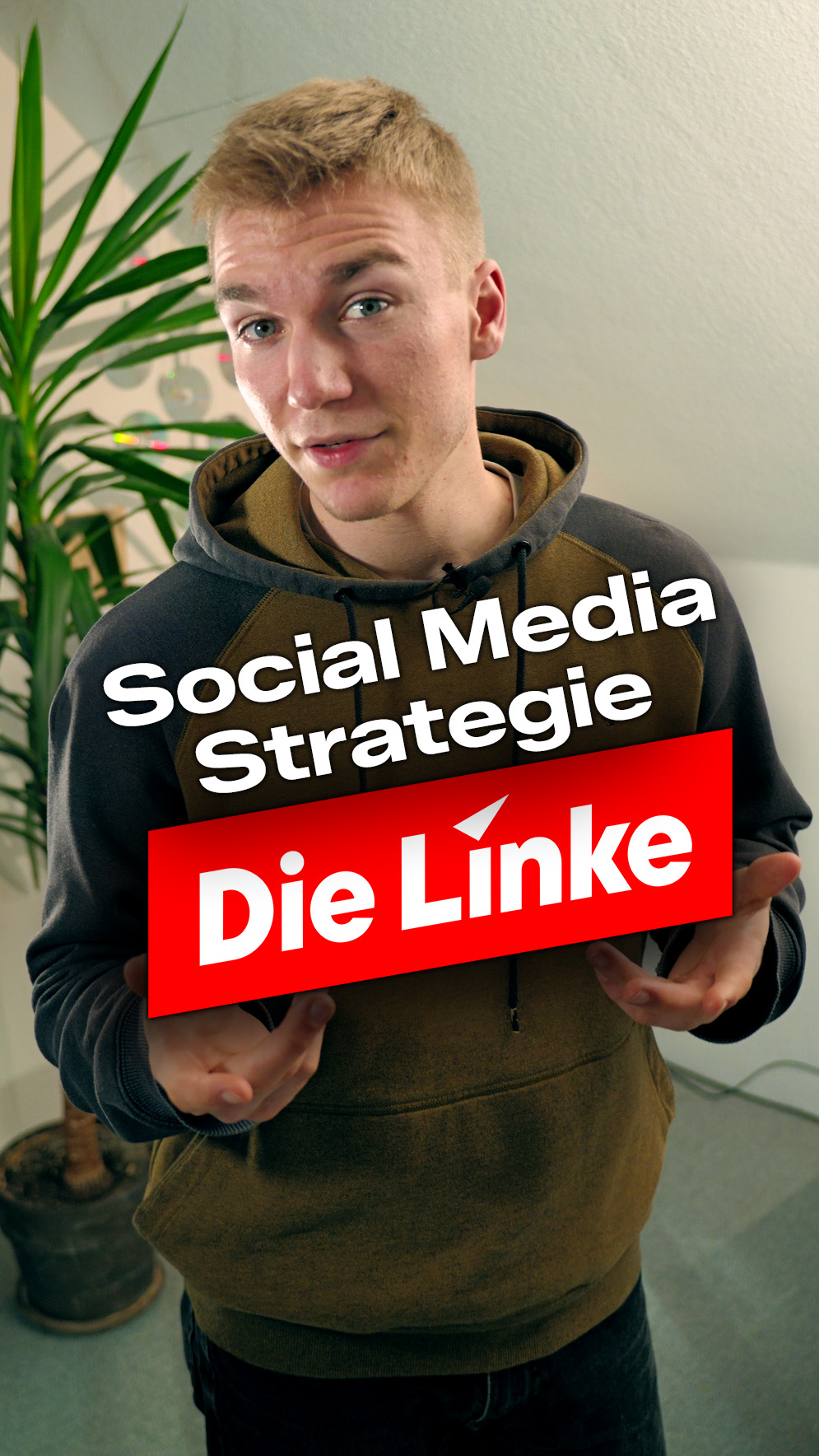 Arne Görlitz hält ein rotes Schild mit dem Schriftzug Die Linke, dazu der Text Social Media Strategie